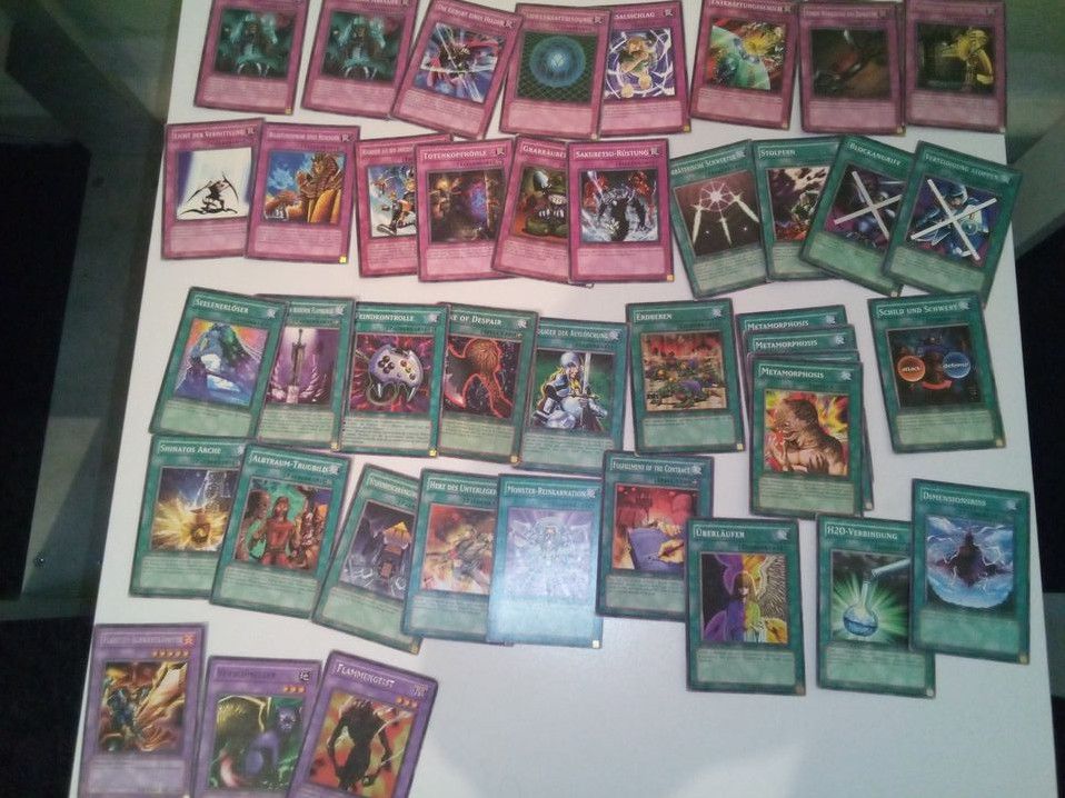 Yu Gi Oh Karten aus der Zeit wo das Spiel noch Spaß gemacht hat! in Dessau-Roßlau