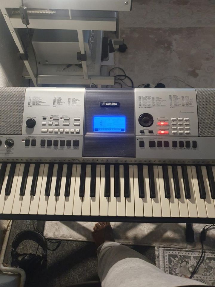 Yamaha PSR E 413 Keyboard in sehr gutem Zustand. in Berlin