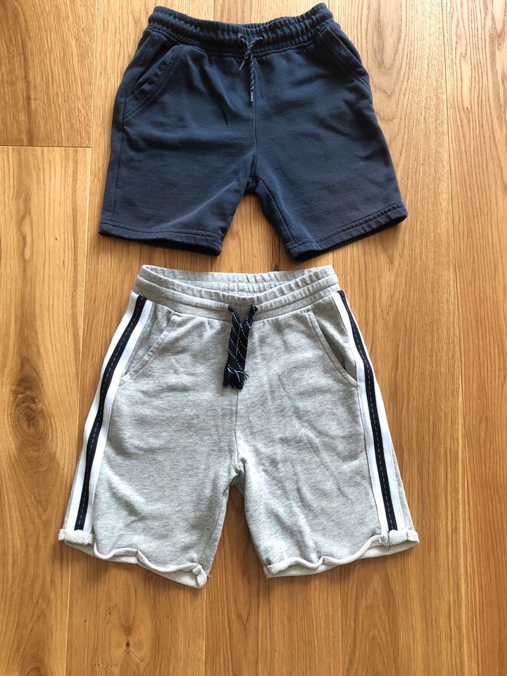 2x short shorts grau blau Gr. 128 h&m in Hiltrup