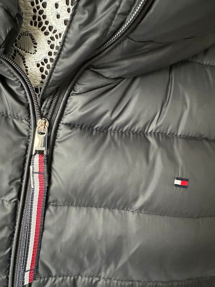 Tommy Hilfiger Jacke Steppjacke Übergangsjacke schwarz XS S M in Schwebheim