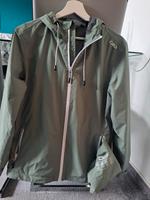 dünne Regenjacke von cmp Größe 38, salbeigrün, wenig getragen Niedersachsen - Bückeburg Vorschau