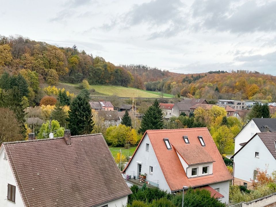 Großzügiges Zweifamilienhaus in begehrter Wohnlage von Mühltal/Nieder-Ramstadt, auf dem Lohberg in Mühltal 