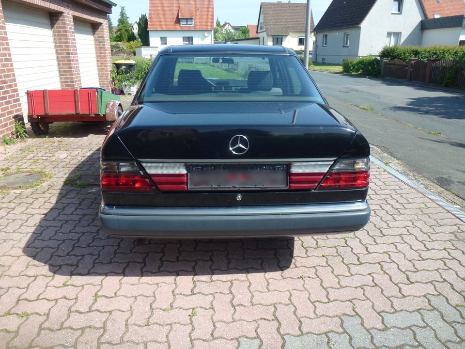 Mercedes Benz Oldtimer W124 230 E mit neuer HU  und H - Gutachten in Goslar
