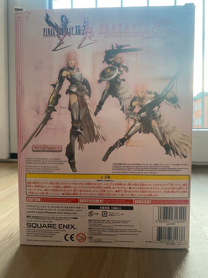 Lightning FF13-2 Play Arts Kai Figur in Duisburg