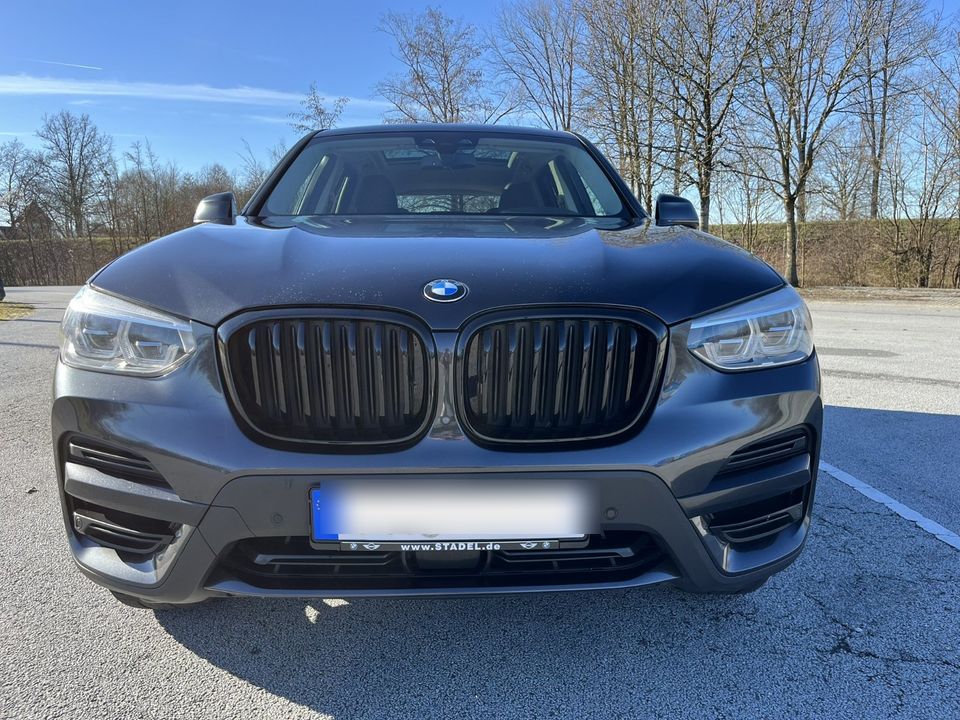 BMW X3 G01 xDrive30d LED+HeadUp+AHK+PANO+StHz+360° in Vilshofen an der Donau