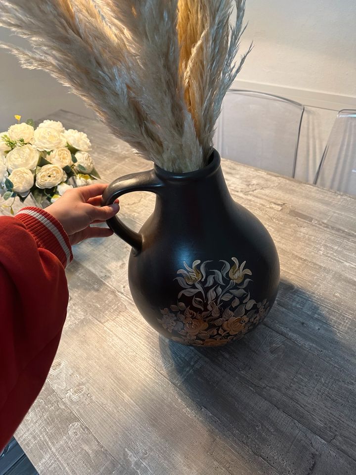 Wunderschöne Vase mit handgemaltem Blumenmuster in Hannover