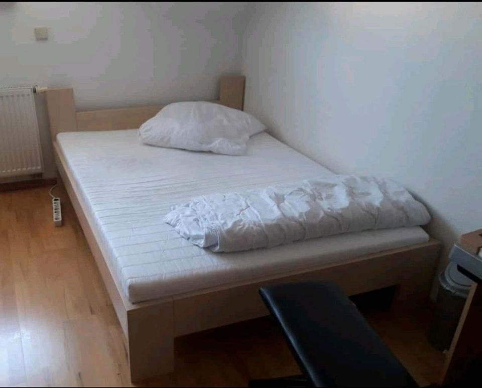 Bett, ohne Lattenrost und ohne Matratze in Herschweiler-Pettersheim