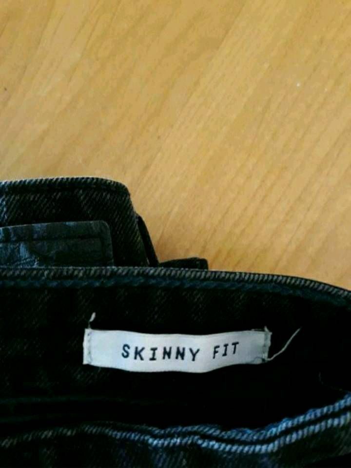 Skinny Jeans von ESPRIT edc, Größe 28/34 in Melle