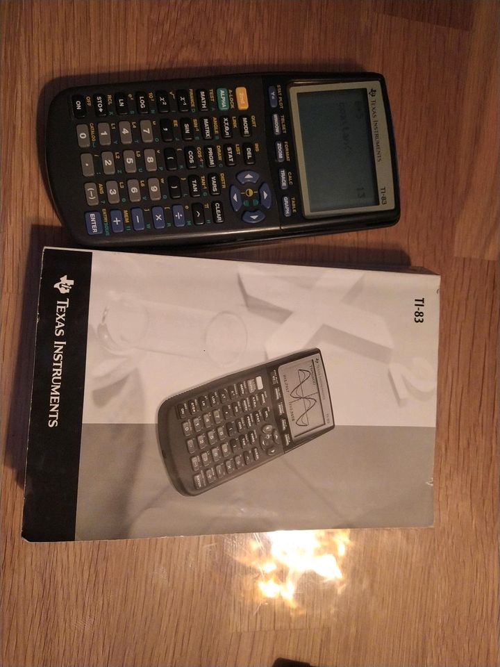 Texas Instruments Taschenrechner TI-83 in Leutersdorf