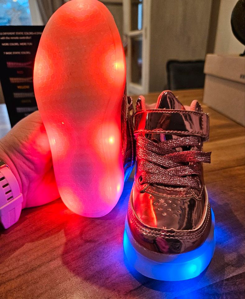 LED Blinke Schuhe Mädchen Boots NEU Sneaker Gr 25 in Kamp-Lintfort