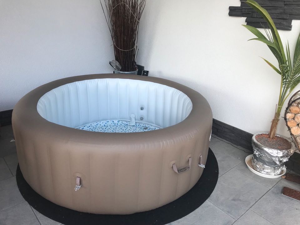 Whirlpool, Palm Springs 4-6 Personen in Limbach