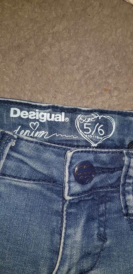 Desigual mädchen jeans gr. 110/116 in Düsseldorf