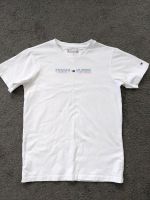 T-Shirt von Tommy Hilfiger gr 146 Hessen - Gladenbach Vorschau