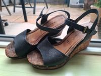 Riemchensandalen mit Nieten und Korkabsatz Bayern - Ingolstadt Vorschau