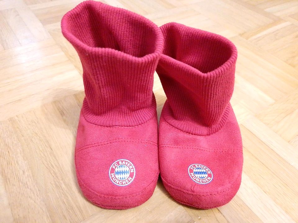 FCB FC Bayern Krabbelschuhe/Babyschuhe Gr. 23/24 in Wenzenbach