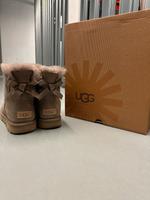 UGG Mini Bailey Bow II Stiefelette München - Allach-Untermenzing Vorschau