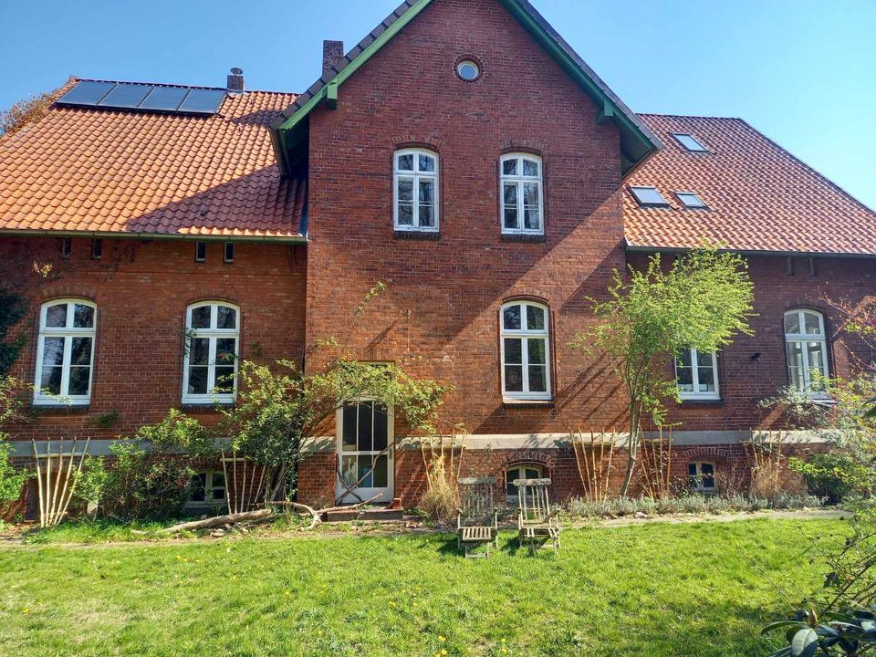 Großzügiges Landhaus auf großem Grundstück, + Nebengebäude in Salzhausen