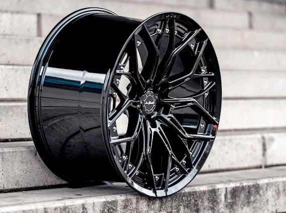 21 Zoll FORGED CONCAVE Felgen AMG GT 4-Türer GT63 S / BMW M5 M8 in Uhingen