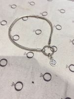 Pandora Armband o Verschluss neuwertig 21cm mit Charm S925 ALE Nordrhein-Westfalen - Plettenberg Vorschau