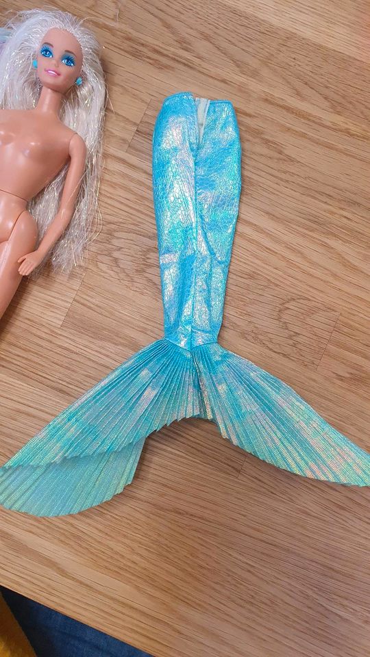 Mermaid barbie blau mit Flosse 90er 90s vintage in Biebelnheim