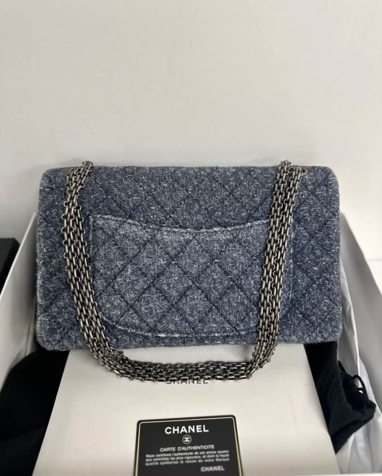 Chanel 2.55 Medium Flab Bag Tasche Tweed Navy in Hamburg