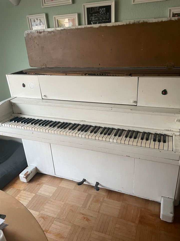 Steinway Klavier von 1944 Armeeklavier in Krefeld