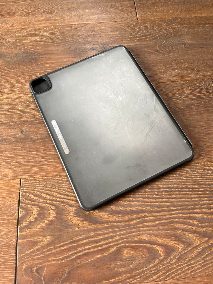 iPad Pro 12.9 3/4/5 Generation Case Hülle ESR magnetisch in Berlin