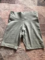 Nike Damen Radler kurze Hose Gr. M grau Top Neu Sachsen - Chemnitz Vorschau