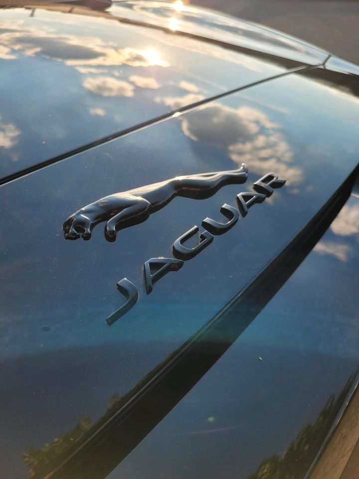 Jaguar F-TYPE R AWD P575 PS all black Garantie Allrad Facelift in Stuttgart