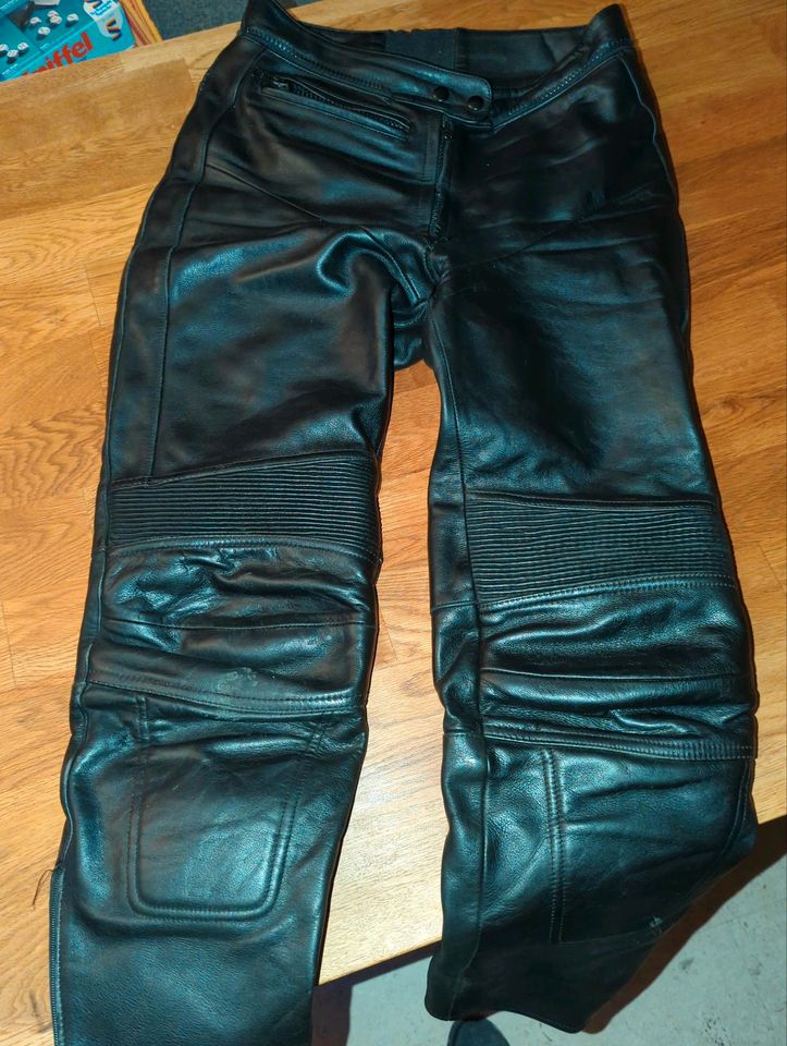 Damen Motorradhose, Leder, Größe 42 in Gudensberg