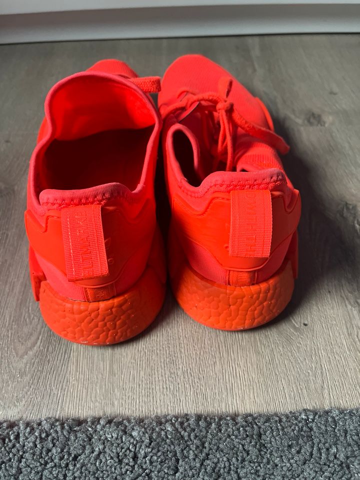 Adidas Schuhe in Orange in Elmshorn