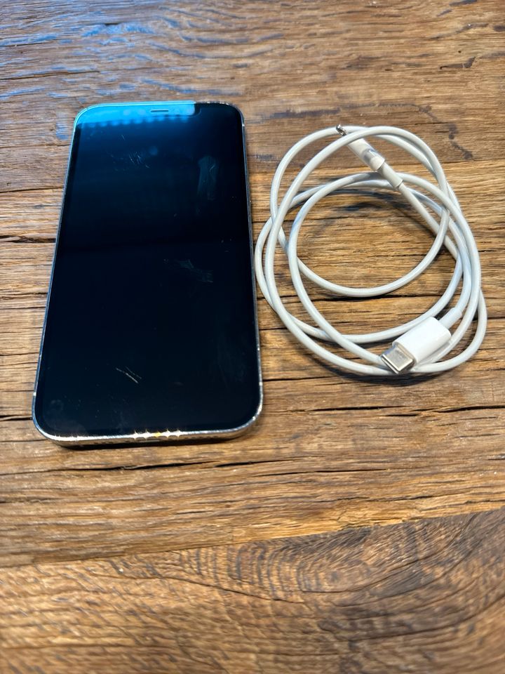 I Phone 12 Pro weiß mit Folie und Kabel in Gröbenzell