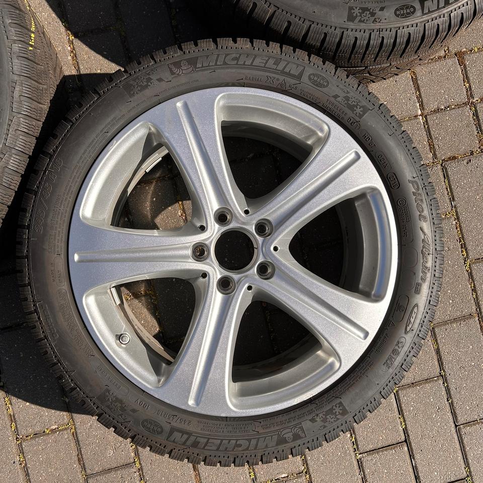 Mercedes-Benz E-Klasse W213/S213 Felgen + Michelin Winterreifen in Hannover