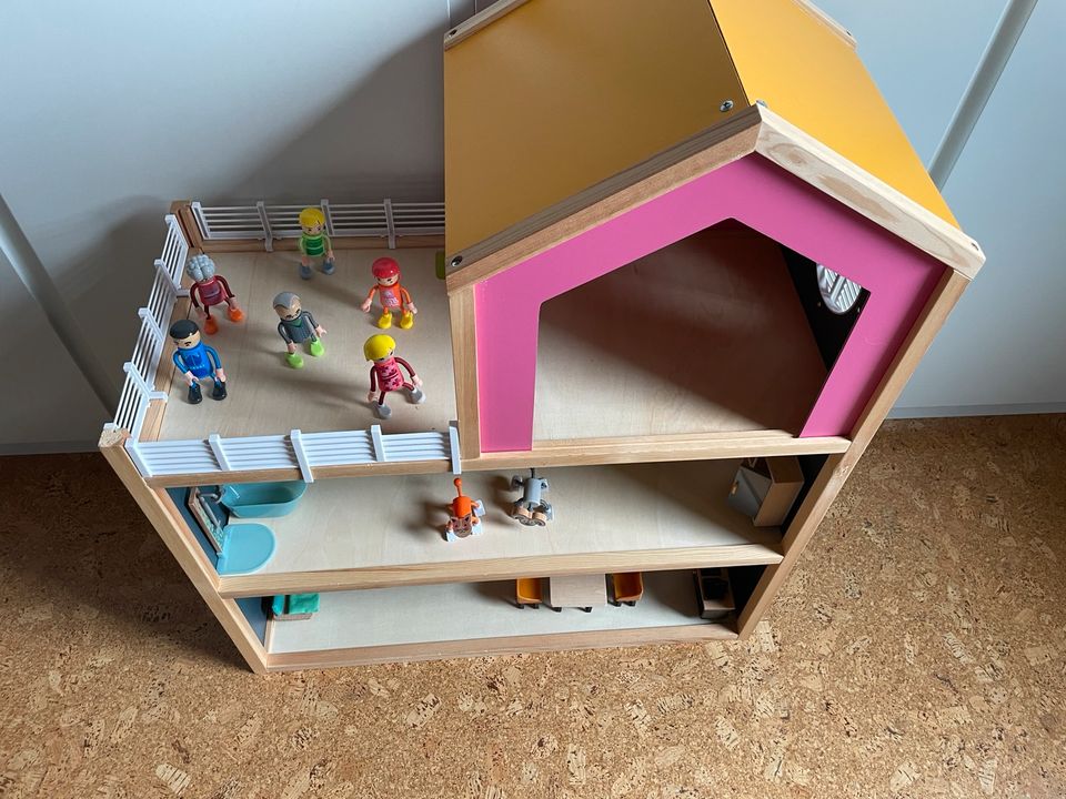 Puppenhaus mit Einrichtung in Langerringen