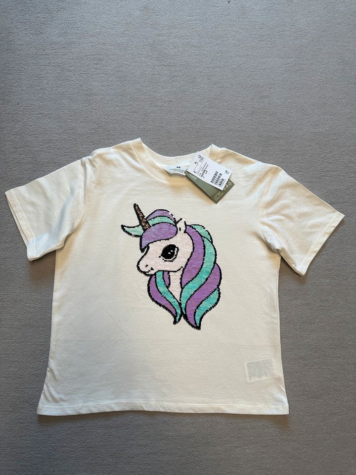 H&M Shirt Gr 122 / 128 Einhorn Wendepailetten neu + Etikett in Jesteburg