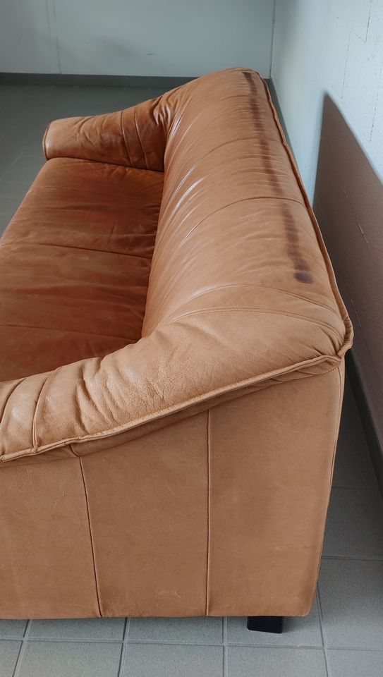 Rotbraunes Sofa aus echtem Büffelleder (Dreisitzer) in Aachen