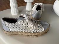 Neuw. Edle Schuhe Cafenoir Gr. 39 weiß Saarland - Schmelz Vorschau