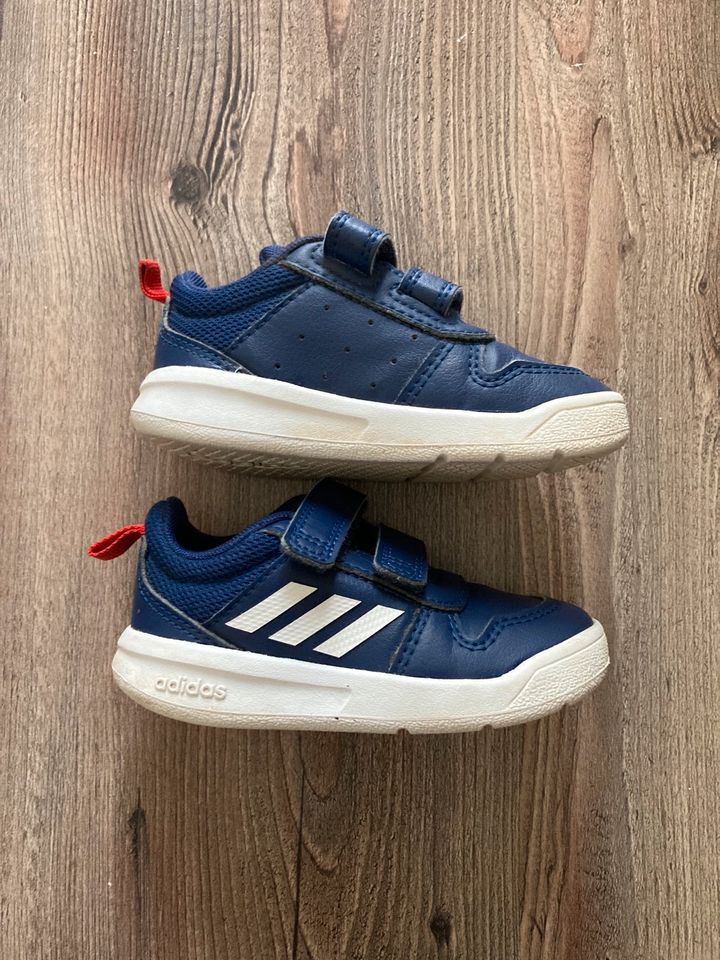 Adidas Kinderschuhe blau Gr 20 in Hamburg
