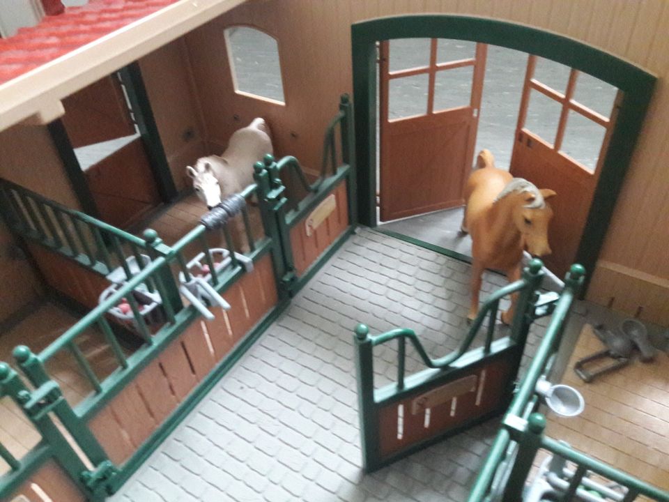 Schöner Schleich Pferdehof 42110,  Reitstall,  mit OVP in Düsseldorf