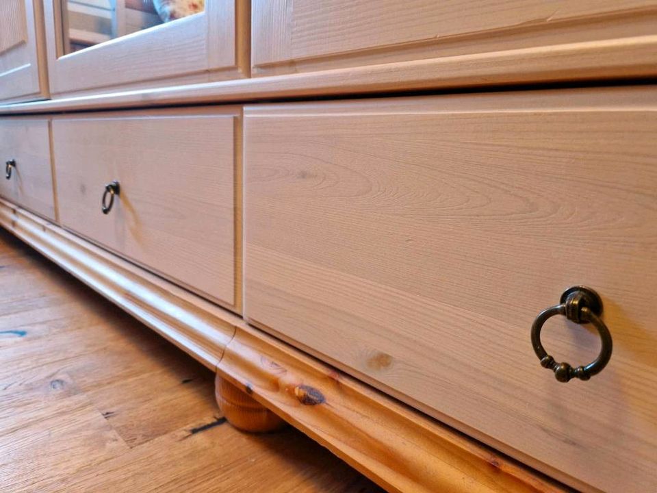 Kleiderschrank 4türig Kiefer massiv weiss /Möbel Höffner in Panketal