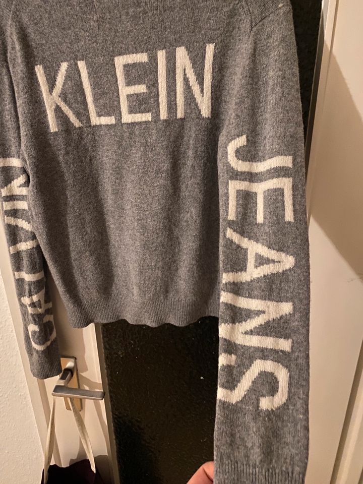 Calvin Klein Jeans Pullover 100% Wolle in München