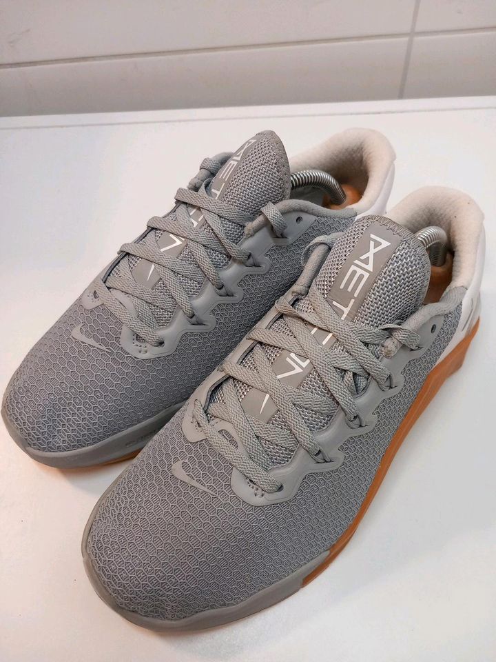 Nike Metcon 5 Trainer Salbei/Grün Gummiunterteil Damen Größe 37.5 in Stuttgart