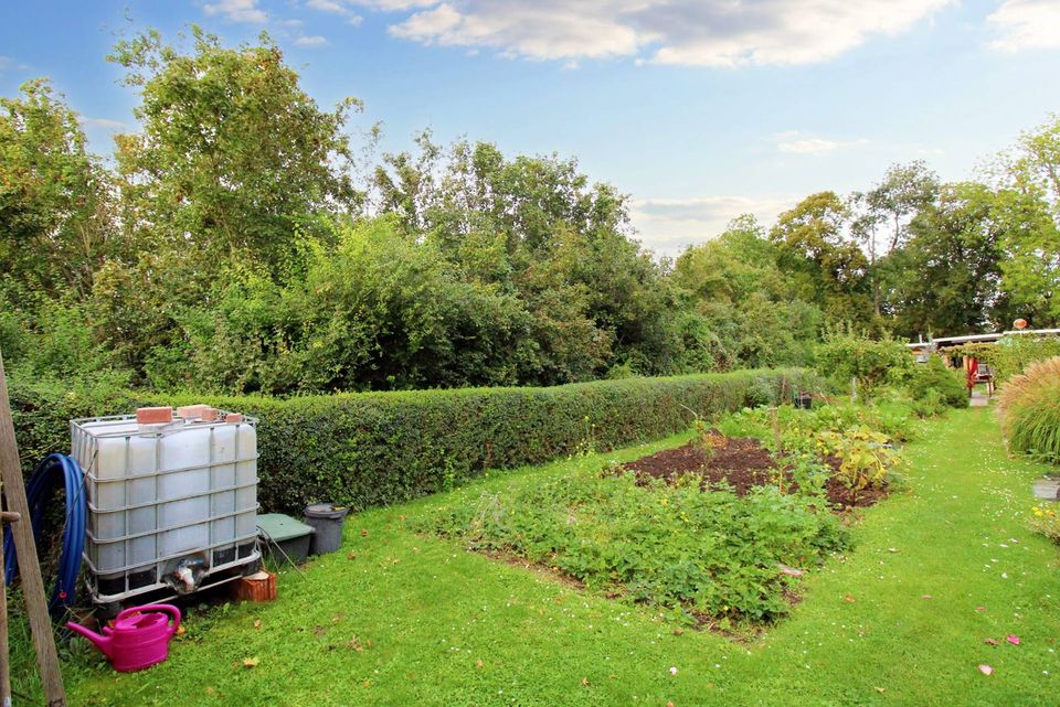 Zeit zur Entspannung: Großes Gartengrundstück in ruhiger Lage von Teutschenthal in Teutschenthal