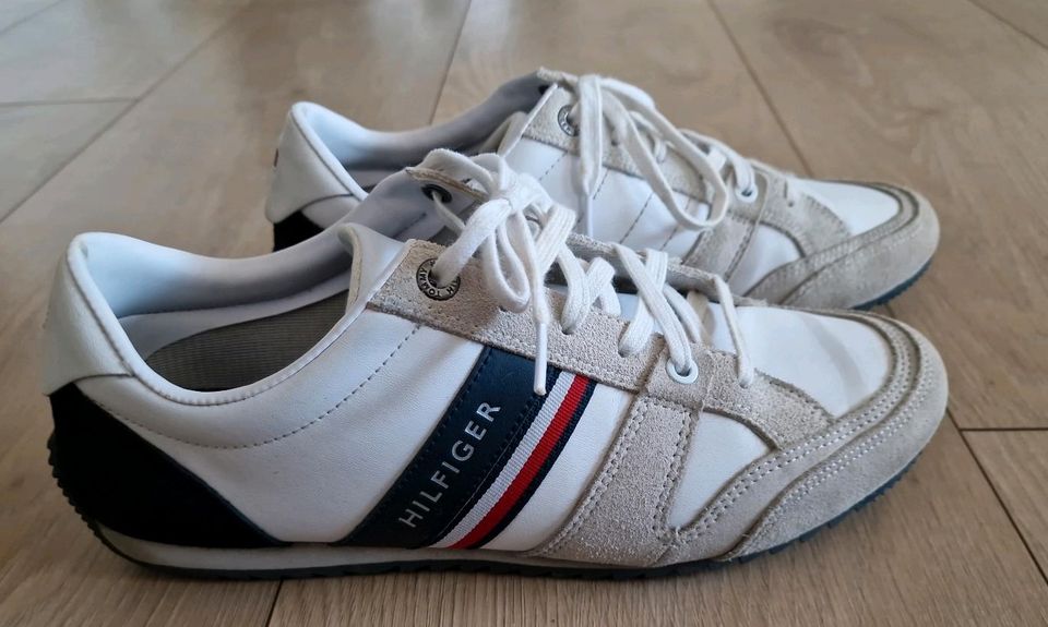 Tommy Hilfiger Herren Sneaker weiß Größe 43 in Eimsheim