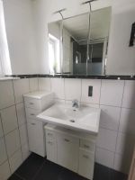 Badezimmermöbel in weiß glänzend Hessen - Eschenburg Vorschau