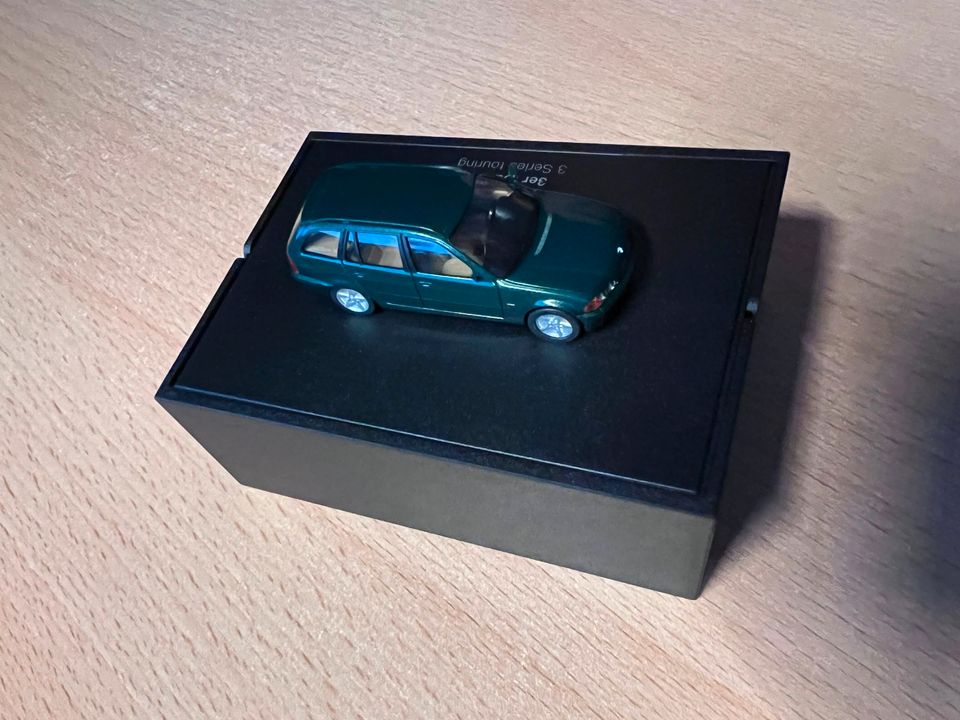 Modellauto BMW 3er Touring E49 1:87 OVP in Hünfeld