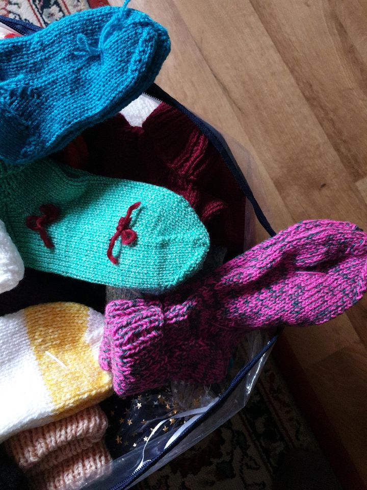 Socken Handarbeit in Sundhagen Neuhof