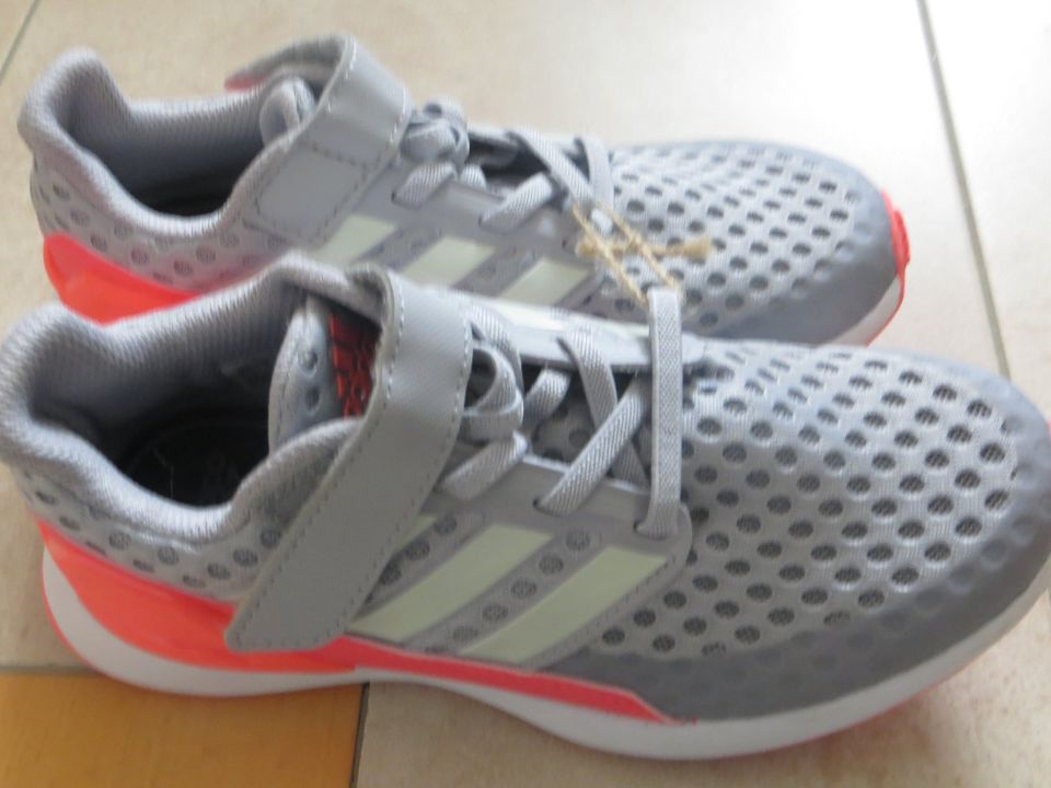 Turnschuh adidas grau wie neu 33 in Teisendorf