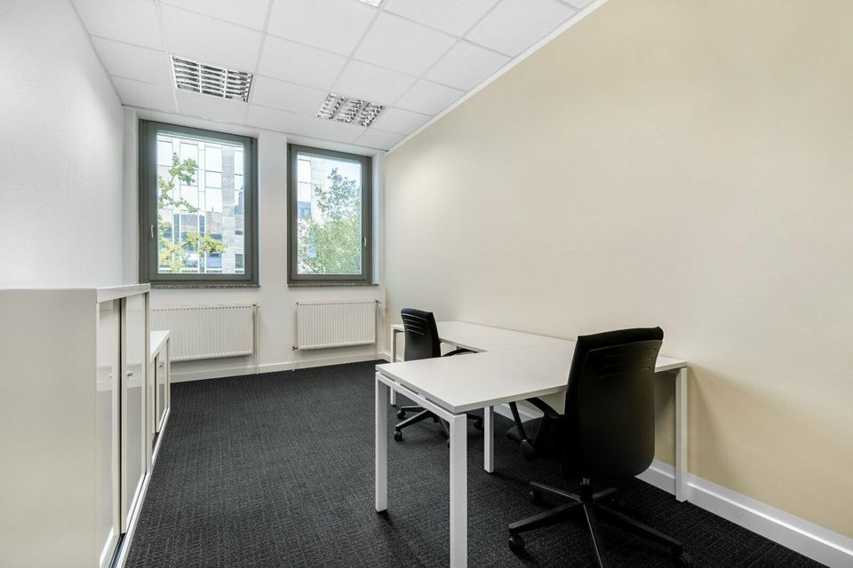 Privater Büroraum für 3 Personen in Regus Südwestpark in Nürnberg (Mittelfr)