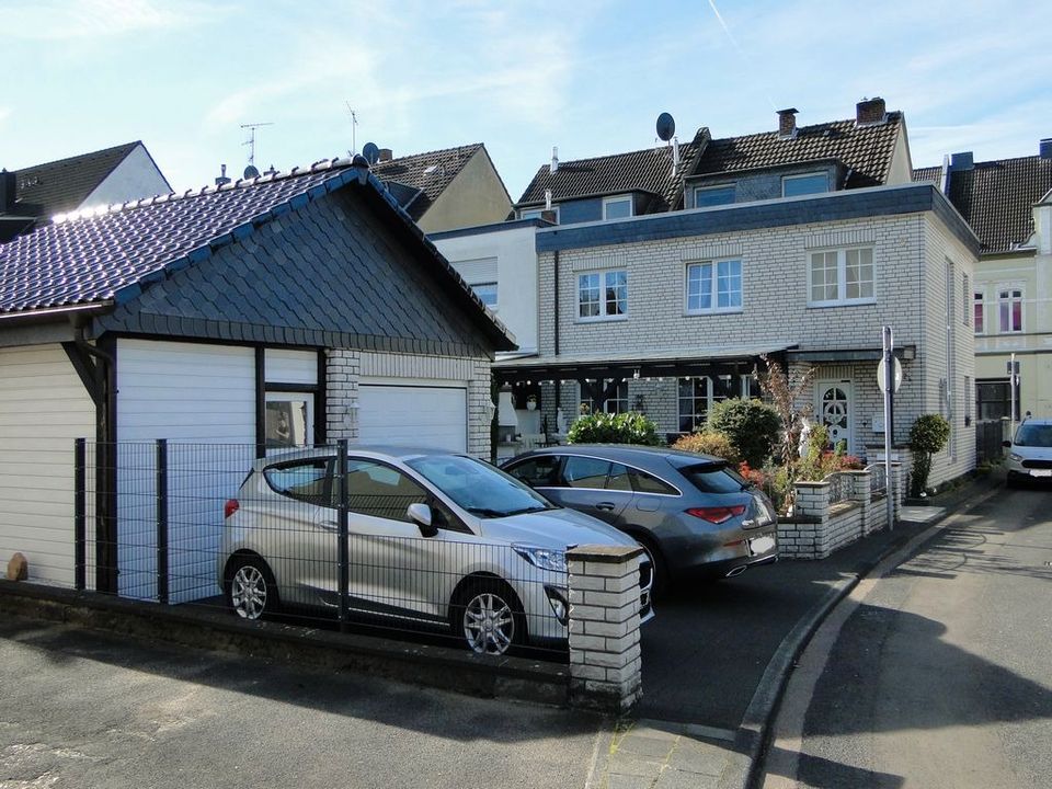 Attraktive Hauseinheit, vorderer Objektteil vermietet, mit Garten, Terrasse und Garage in Köln